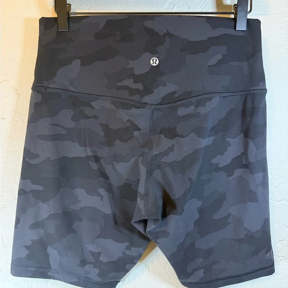 lululemon athletica Dark Gray & Black Camo High-Rise Bike Shorts size 10 - Picture 1 of 6